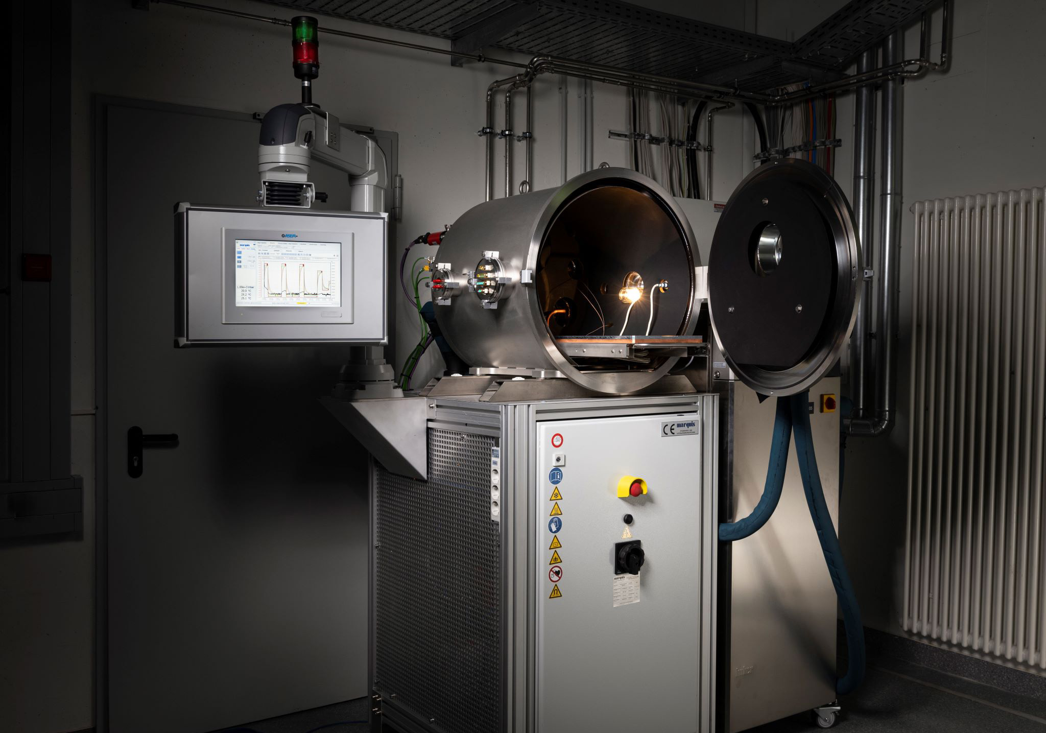Thermal vacuum chamber at Fraunhofer IIS, Erlangen, Germany