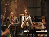 Die JuniorAkademie im Tonstudio des Fraunhofer IIS