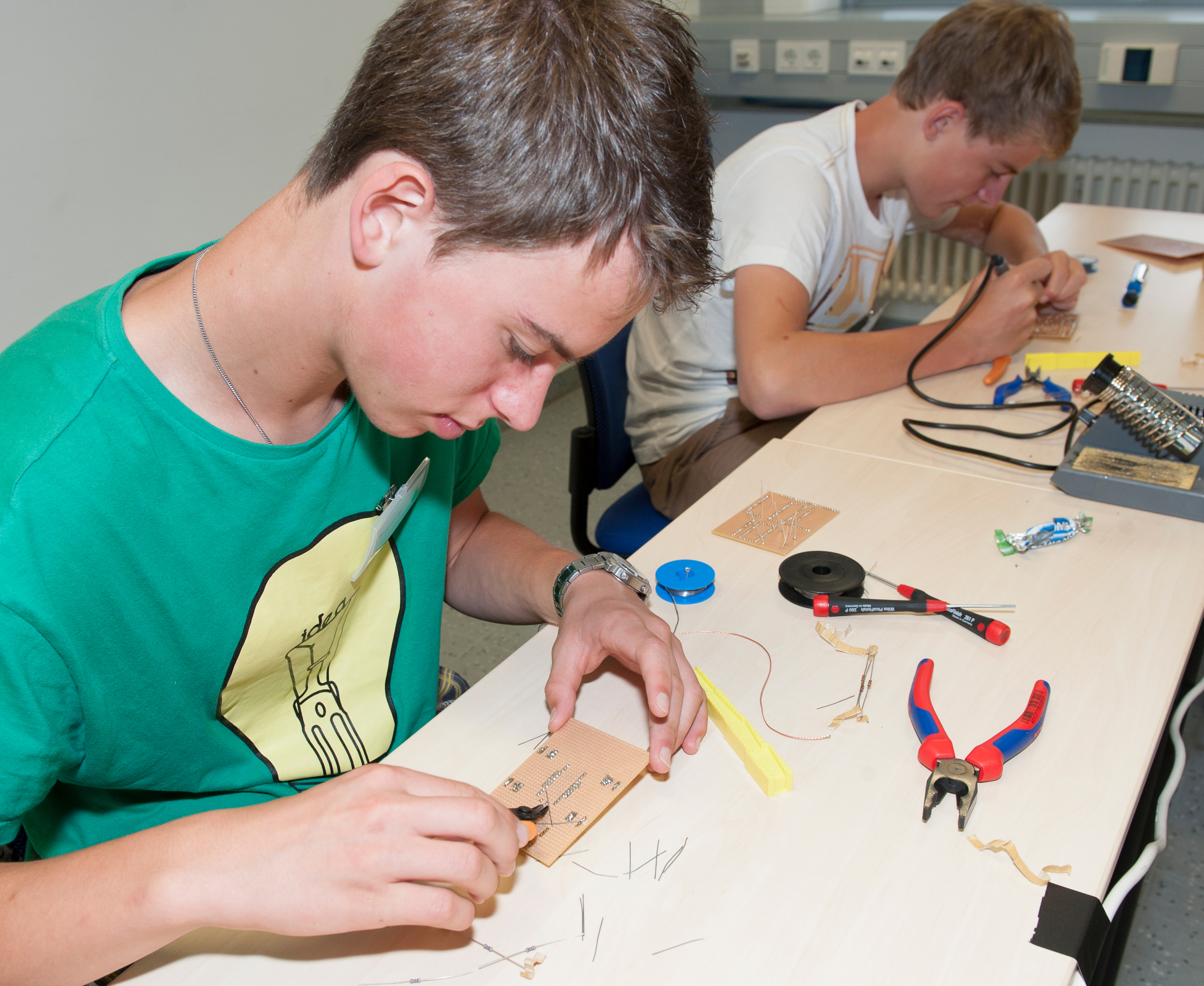 Die Talent-School des Fraunhofer IIS fördert technisch interessierte Jugendliche. © Fraunhofer IIS/Rida El Ali