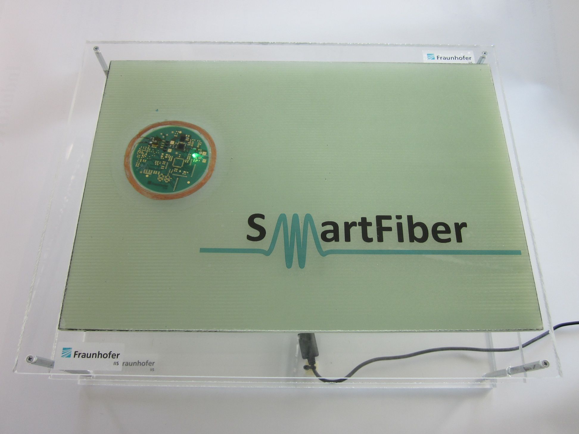 Smart Fiber: Eingebettete drahtlose Daten- und Energieübertragung, embedded