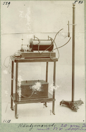Originalaufnahme des ersten in Erlangen gebauten Röntgenapparates, 1897